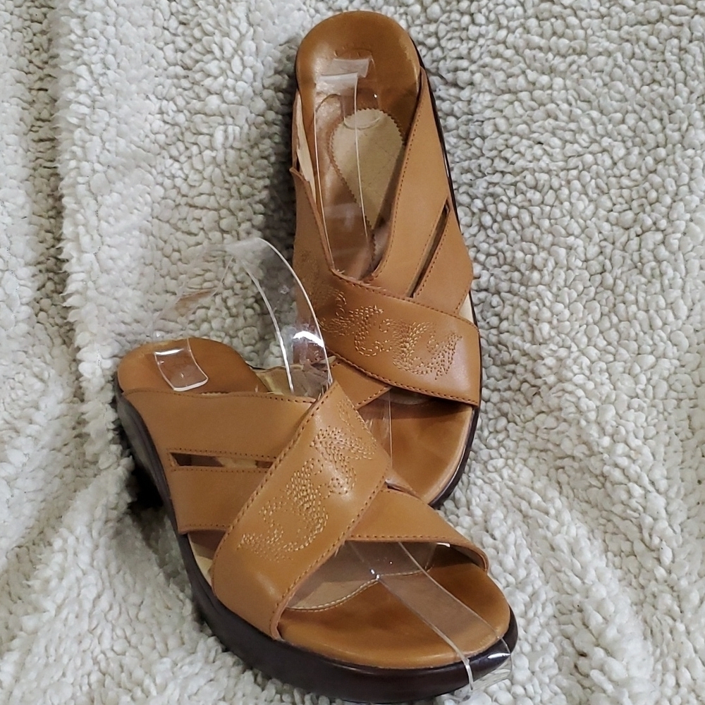 Ariat tan leather open toe sandals embroidered